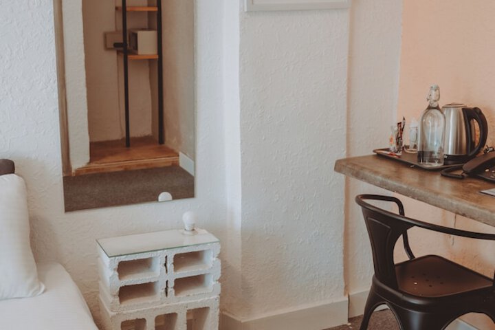Room 16 of 32