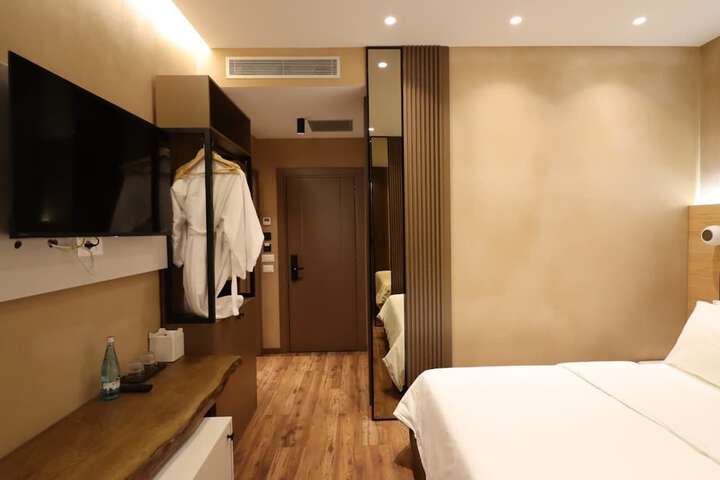 Room 30 of 112