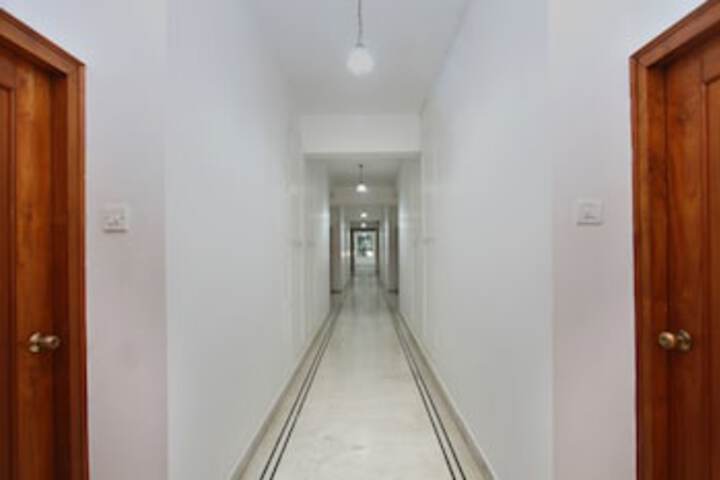 Ballroom/Hall 1 of 1