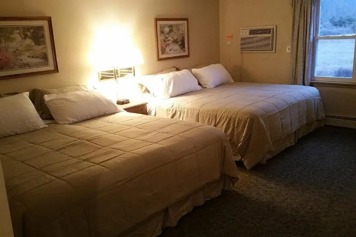 Room 5 of 9
