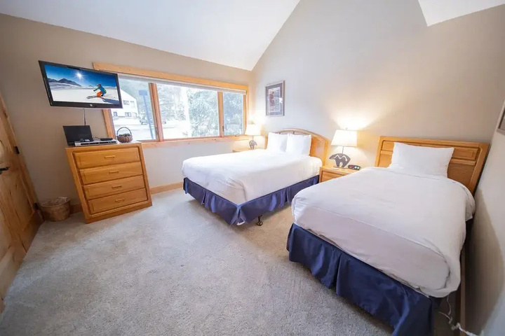 Room 5 of 18