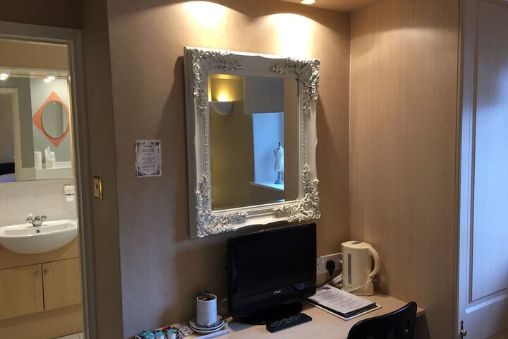 Room 19 of 36