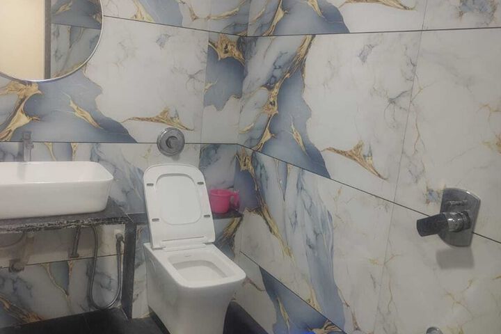 Room 5 of 7