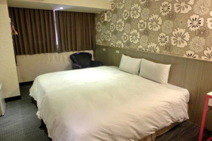Room 8 of 22