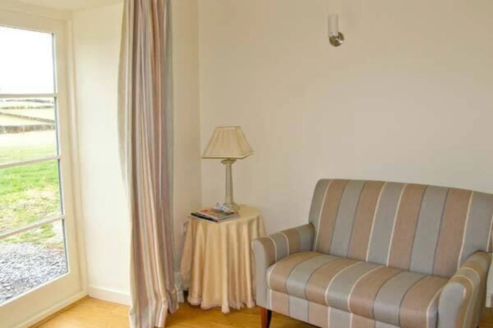 Room 4 of 11