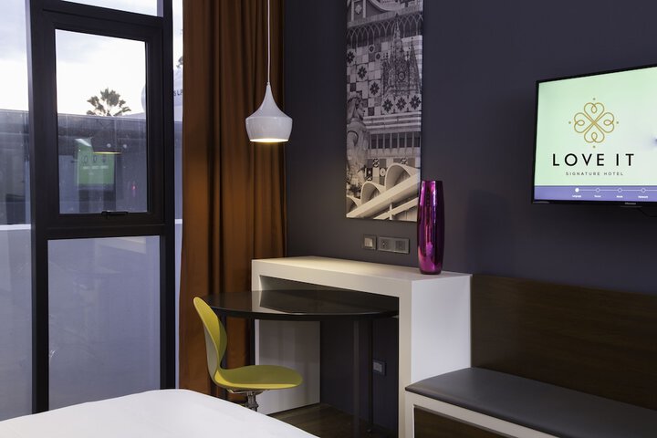 Room 5 of 68