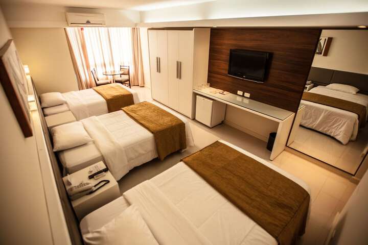 Room 6 of 103
