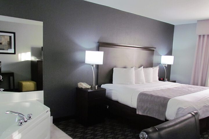 Basic King Bed (28 of 32)
