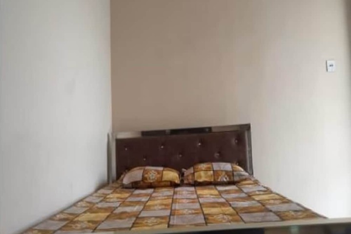 Room 5 of 10