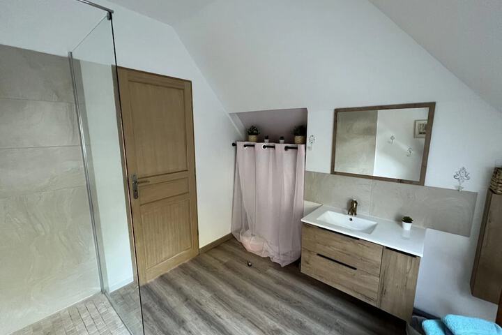 Room 27 of 45
