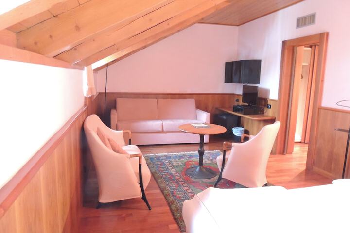 Room 6 of 68