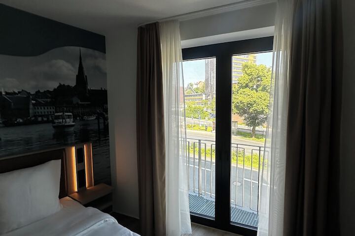 Room 17 of 44