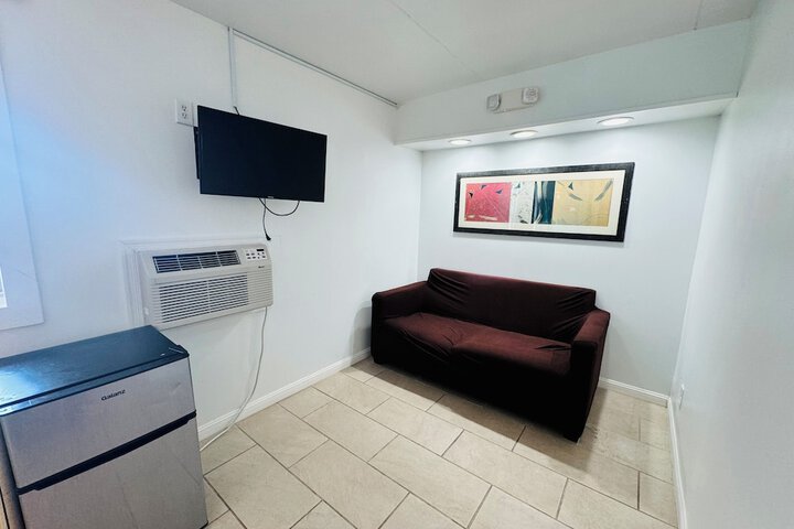 2 Queen Beds and Sofa (10 of 19)