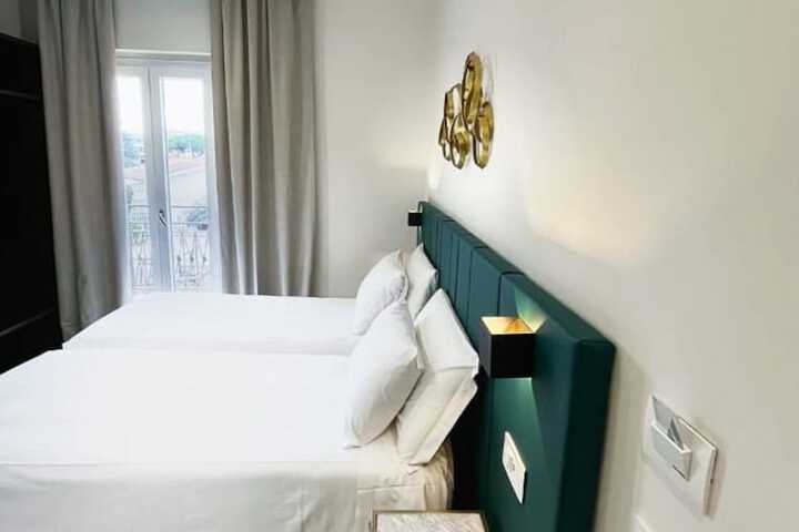 Room 8 of 28