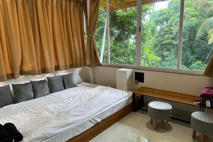 Room 6 of 11