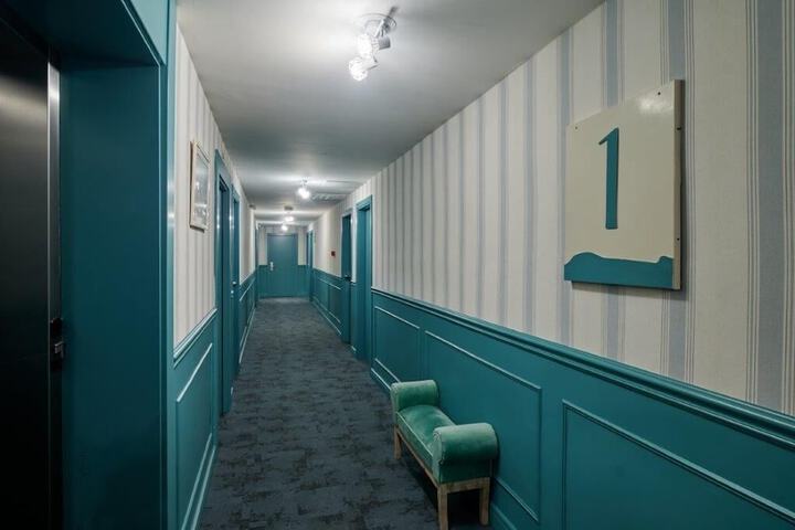 Ballroom/Hall 181 of 186