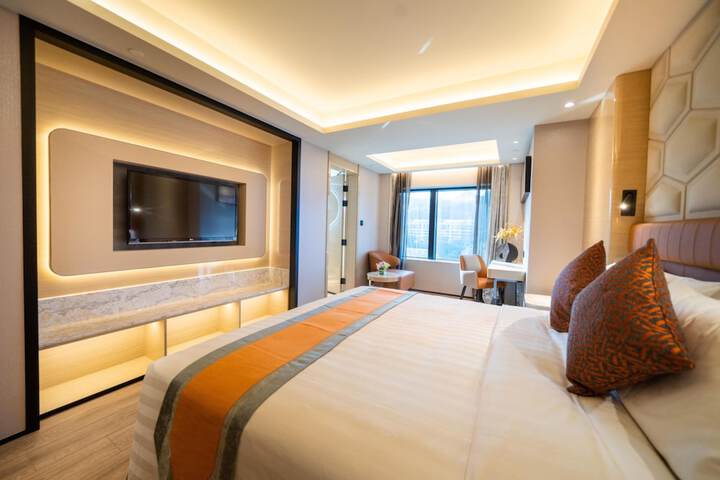 Room 17 of 36