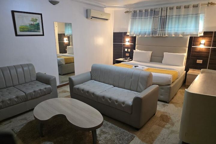 Room 4 of 41