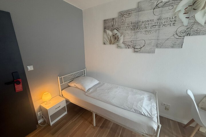 Room 33 of 41