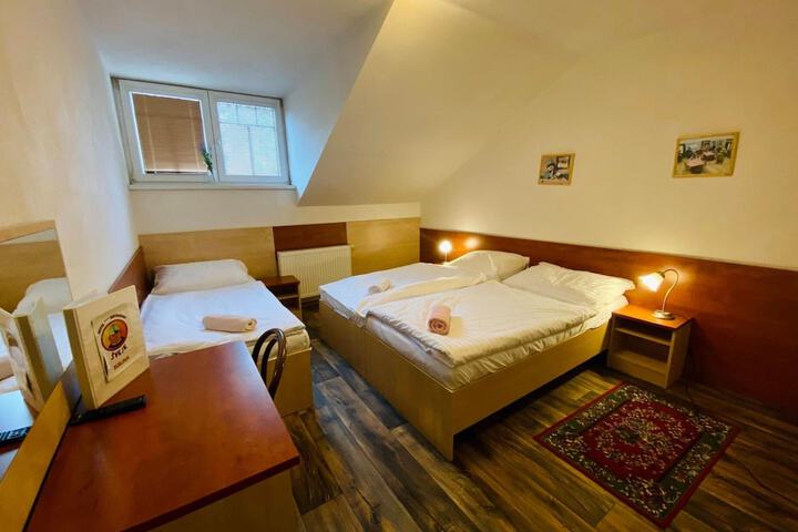 Room 9 of 48