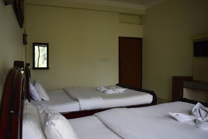 Room 6 of 33