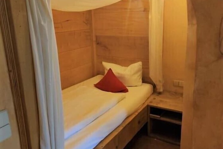 Room 14 of 46