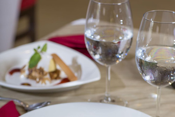 Dining 45 of 76