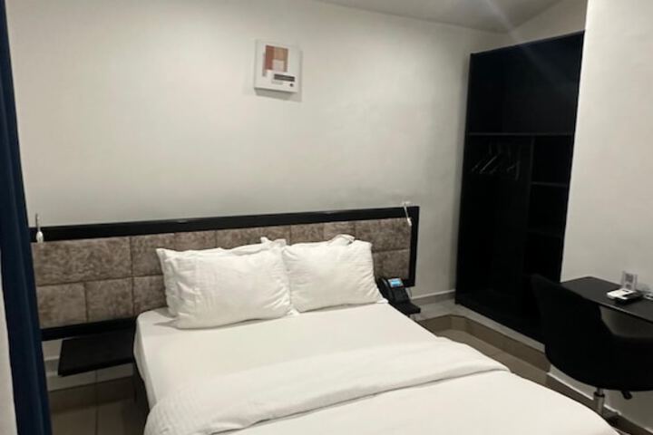 Room 4 of 56