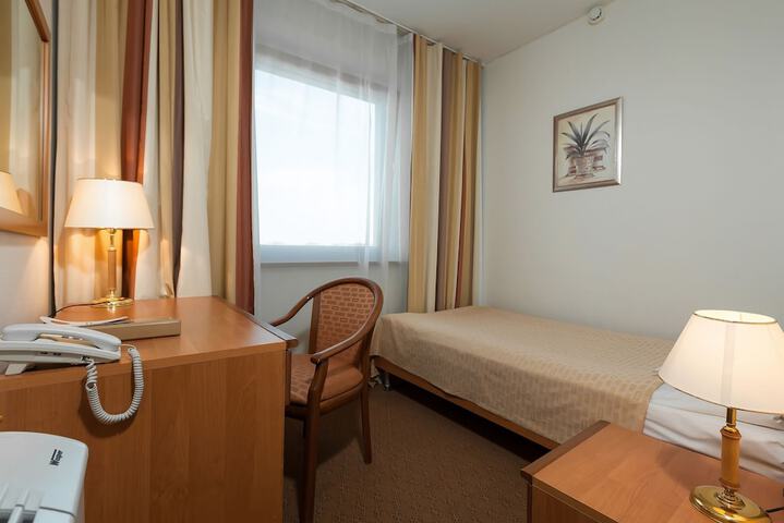 Room 10 of 65