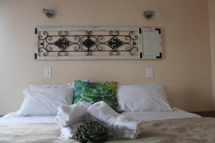 Room 2 of 34