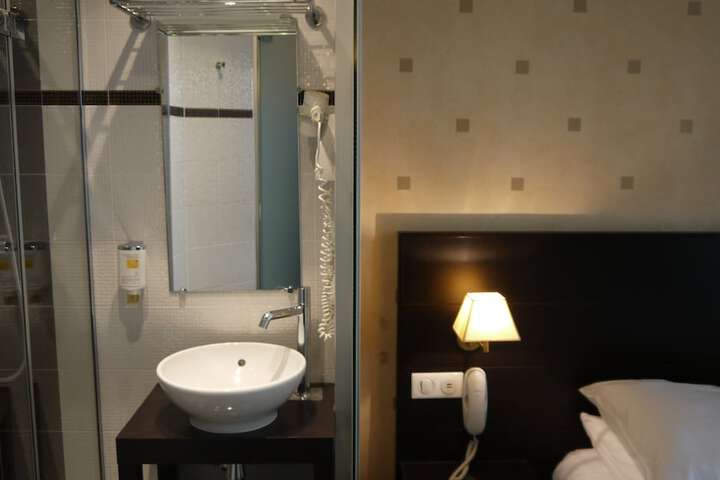 Room 43 of 59