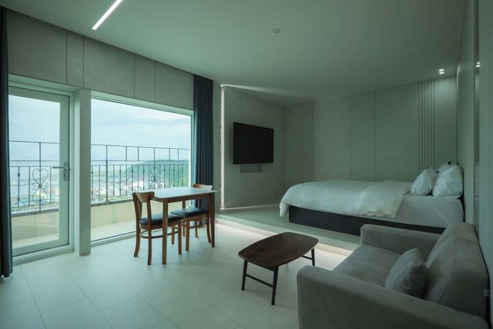 Room 15 of 80