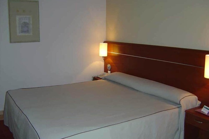 Room 12 of 32