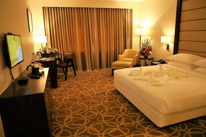 Room 2 of 37