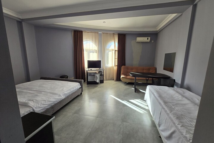 Room 6 of 19