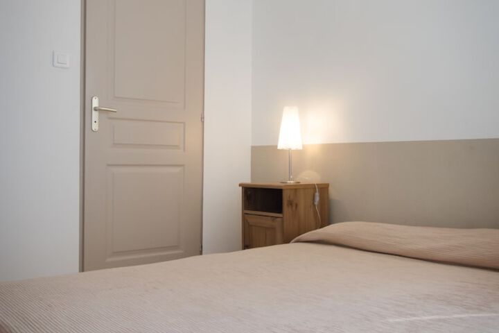 Room 3 of 46