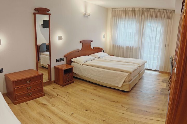 Room 15 of 53