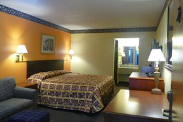 Room 11 of 16