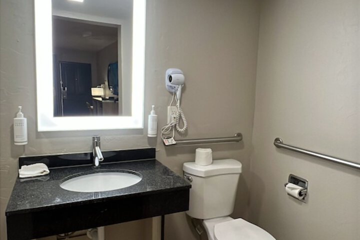 Room 52 of 62
