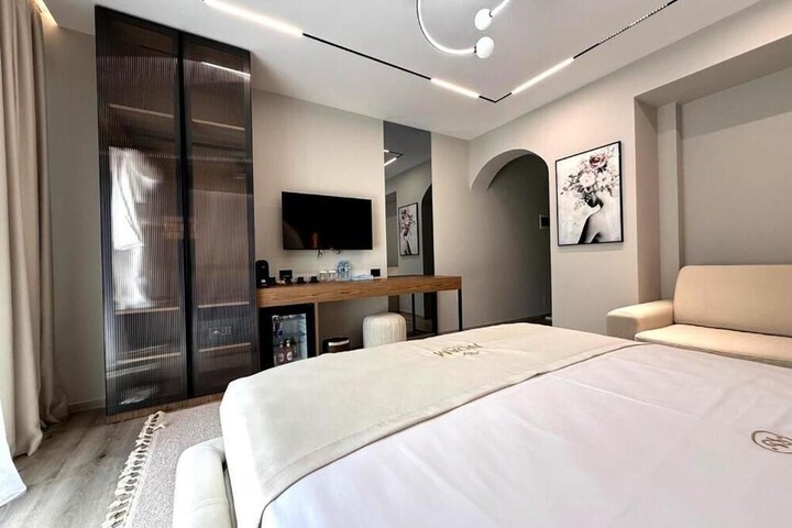 Room 21 of 93