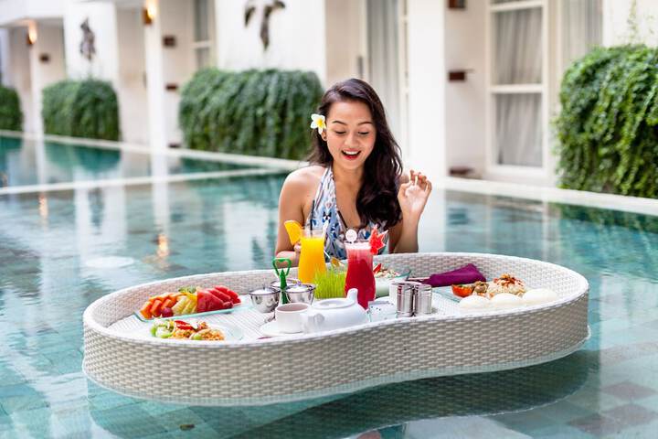Hotel with Pool