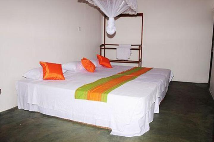 Room 4 of 5