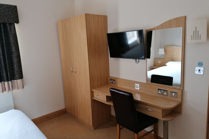 Room 11 of 44