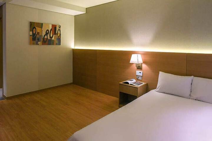 Room 30 of 69