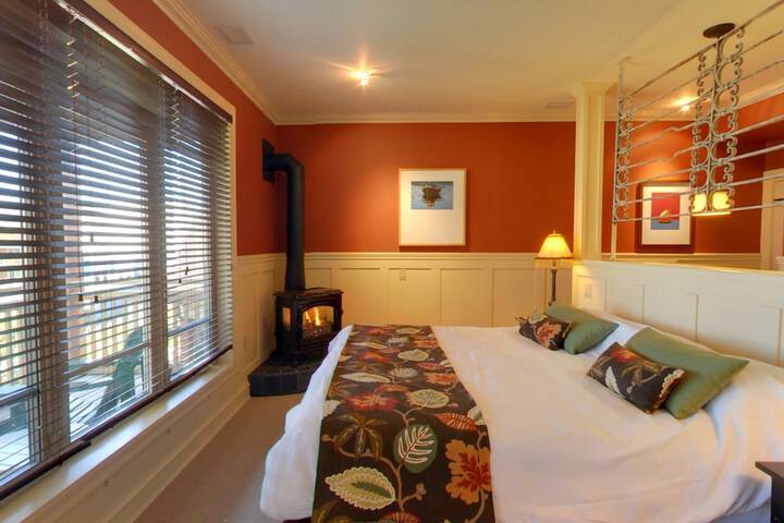 Room 12 of 102