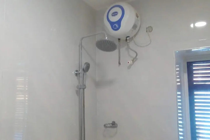 Room 10 of 15