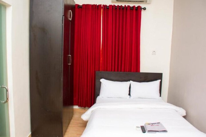 Room 13 of 25