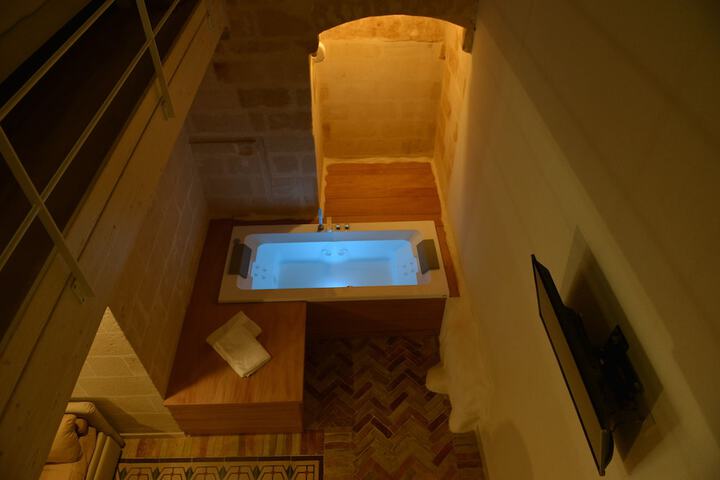 Room 8 of 25