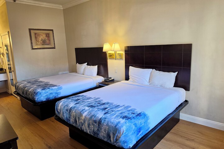Room 8 of 19