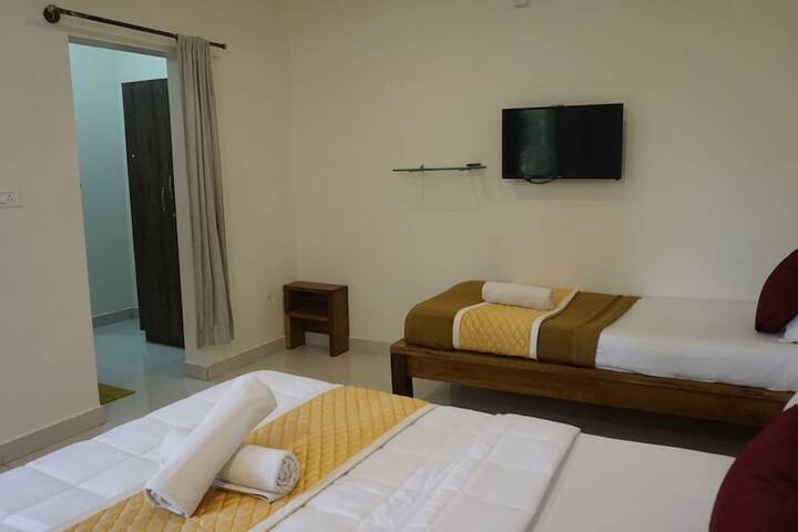 Room 8 of 76